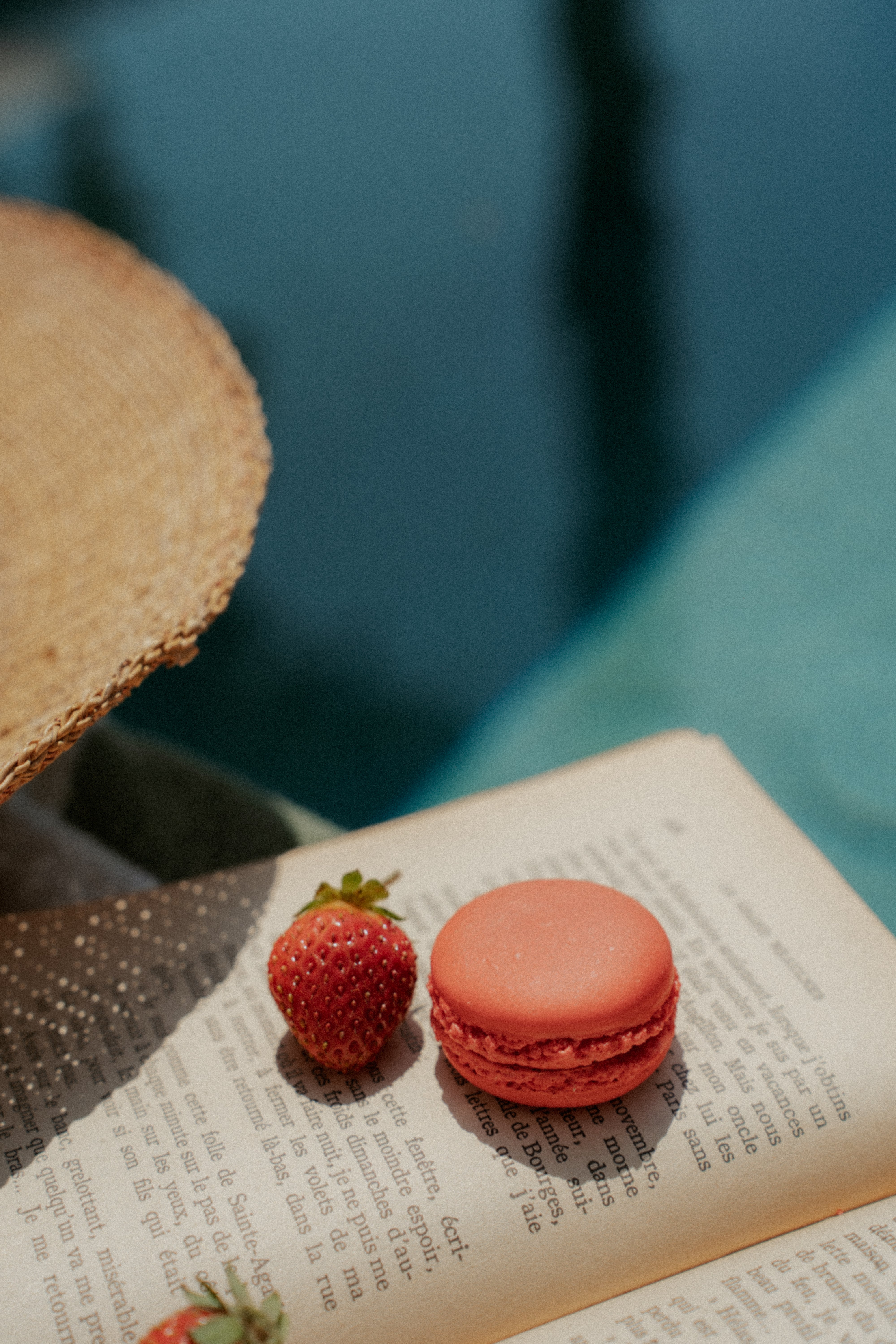 The Rêve Macaron Gift Box: A Taste of French Luxury